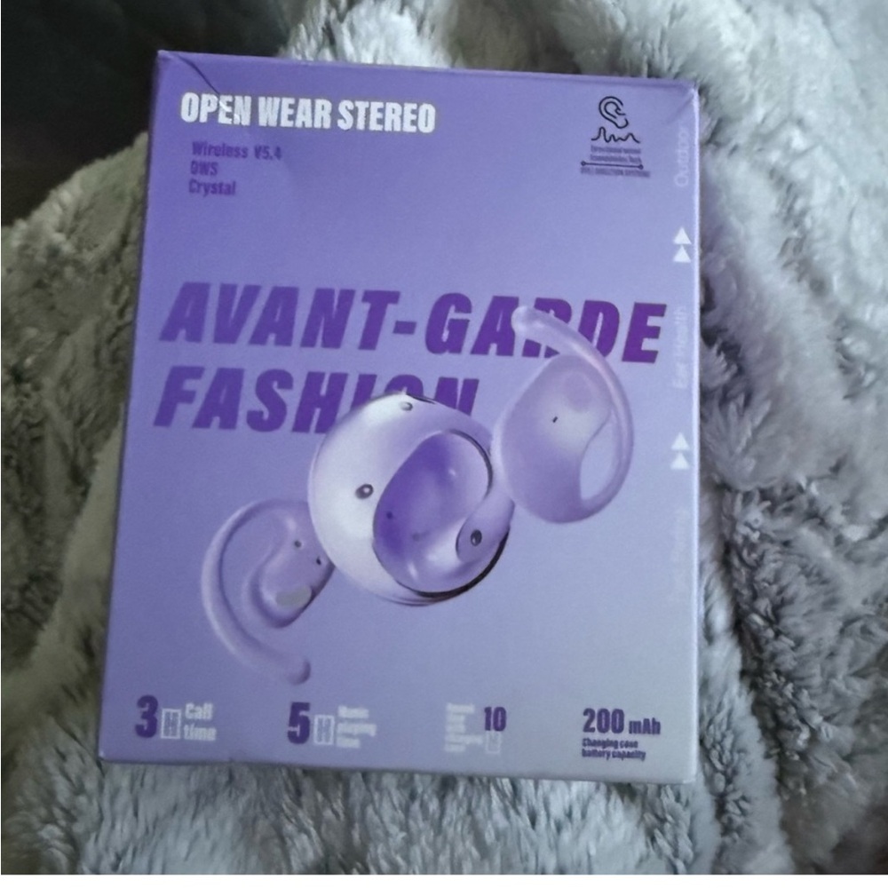 Avant-Garde Fashion Open Wear Stereo Box A